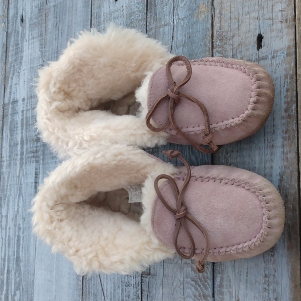 UGG Slippers - Picture 6 of 13